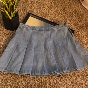 L pleated denim skirt
